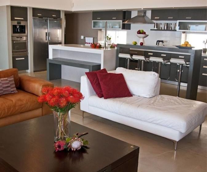 פנסיון 94 On Rodger