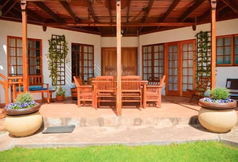 פנסיון Aan De Bergen