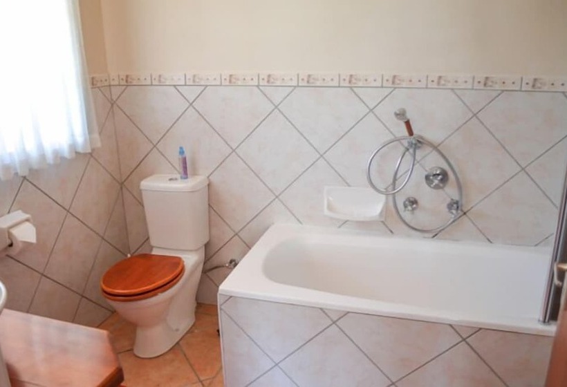 פנסיון Aan De Bergen