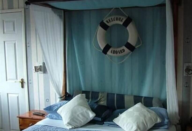 بنسيون The Driftwood Spars