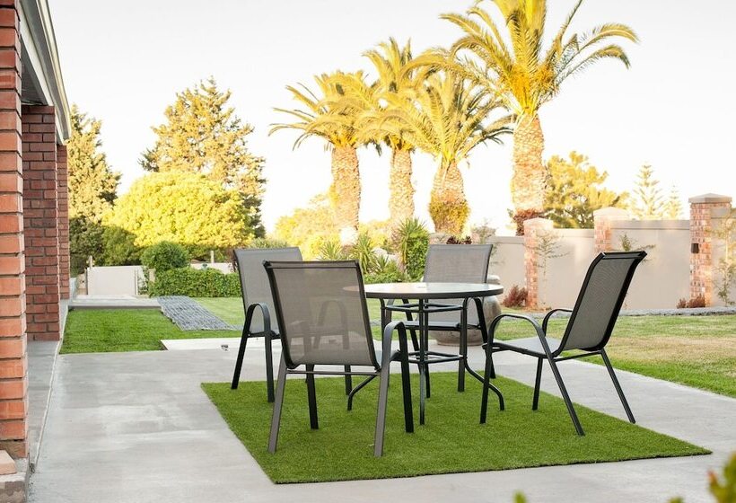 ペンション Four Palms Accommodation