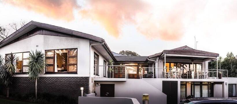 ペンション Four Palms Accommodation