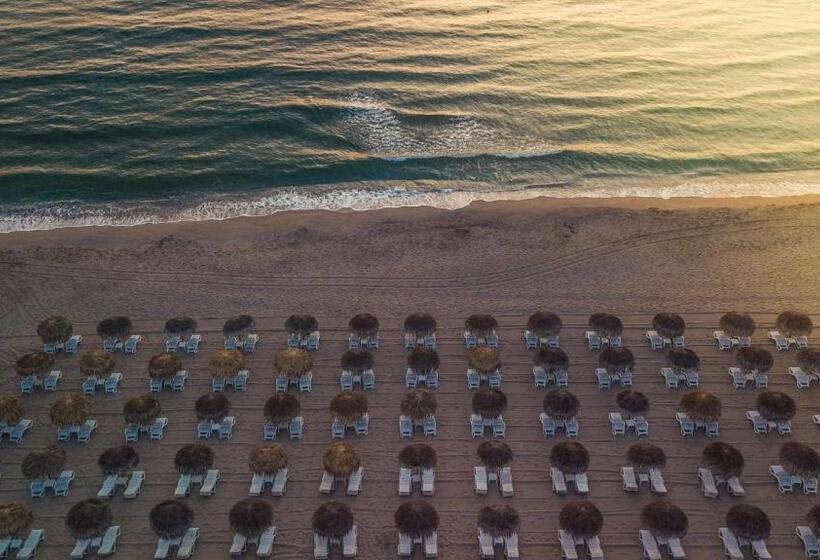 Курорт Saint Thomas Holiday Village