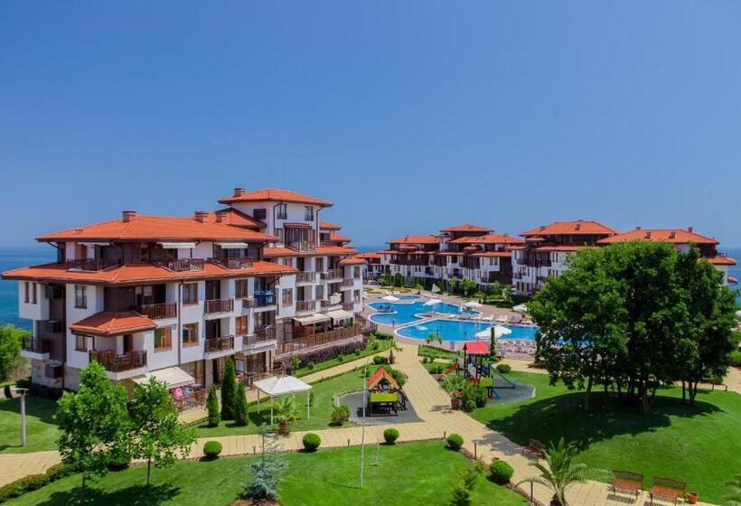 Курорт Saint Thomas Holiday Village