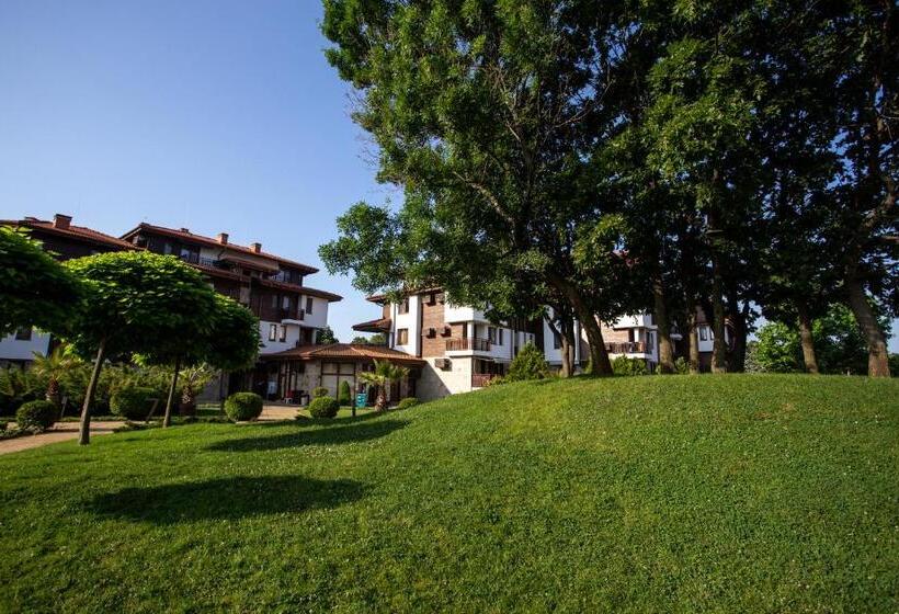 Курорт Saint Thomas Holiday Village