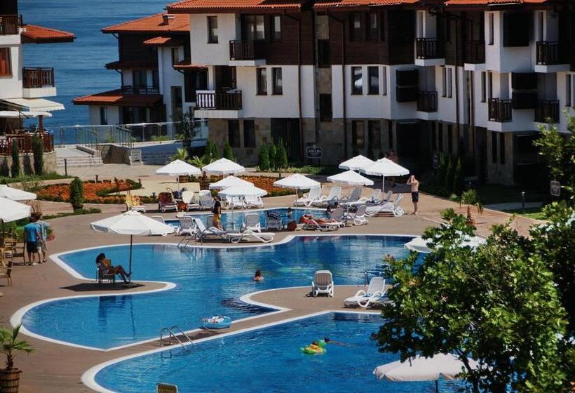 Курорт Saint Thomas Holiday Village