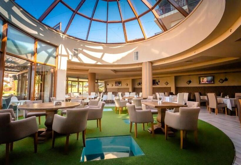 Курорт Saint Thomas Holiday Village