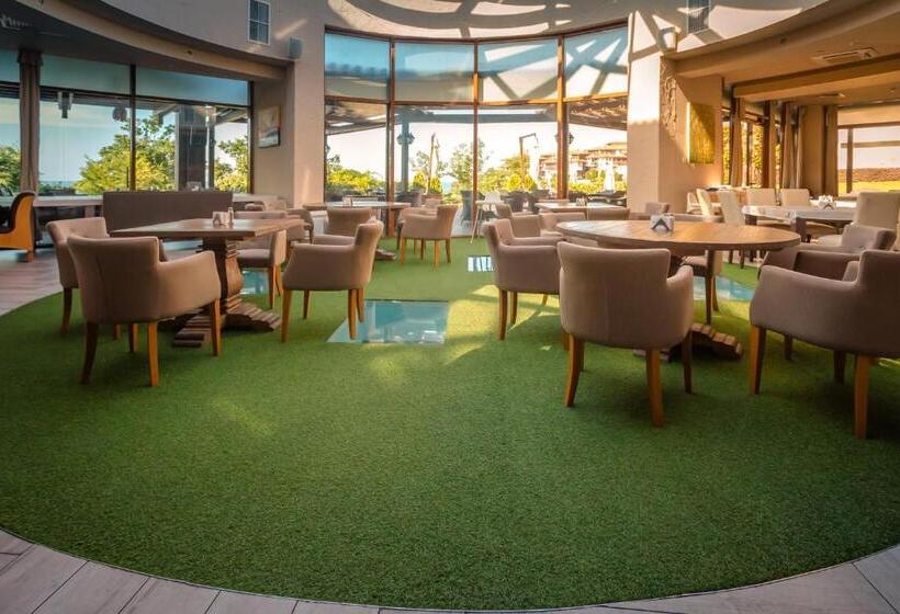 Курорт Saint Thomas Holiday Village