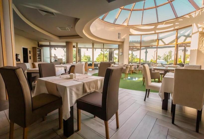 Курорт Saint Thomas Holiday Village