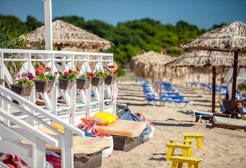 Курорт Saint Thomas Holiday Village