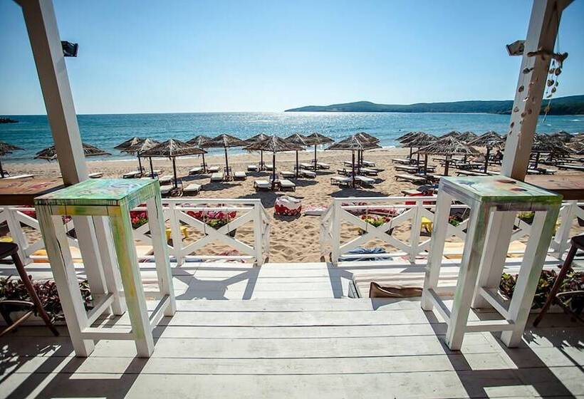 Курорт Saint Thomas Holiday Village