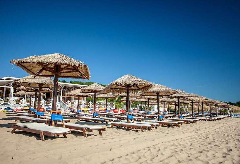 Курорт Saint Thomas Holiday Village