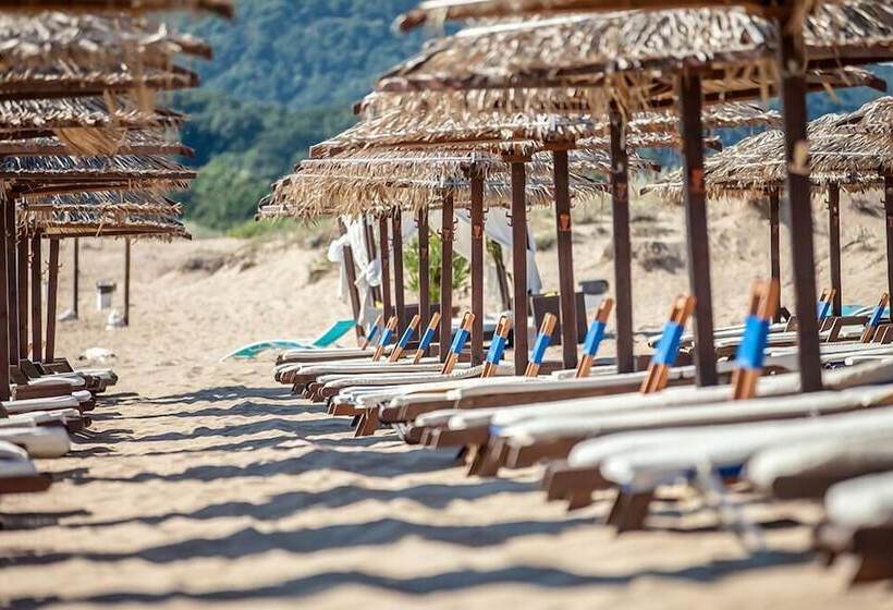 Курорт Saint Thomas Holiday Village