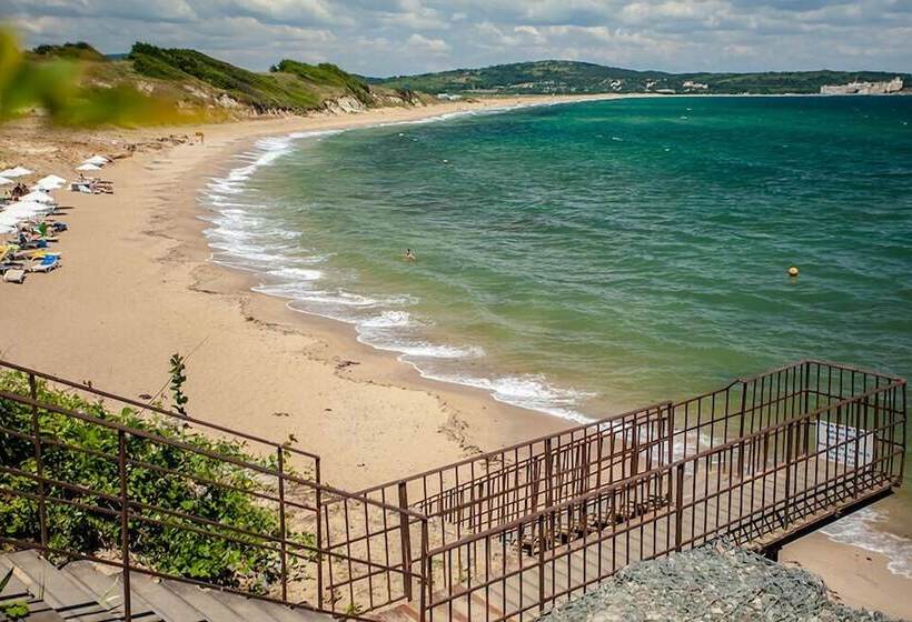 Курорт Saint Thomas Holiday Village