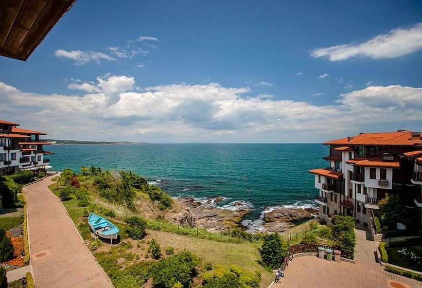 Курорт Saint Thomas Holiday Village