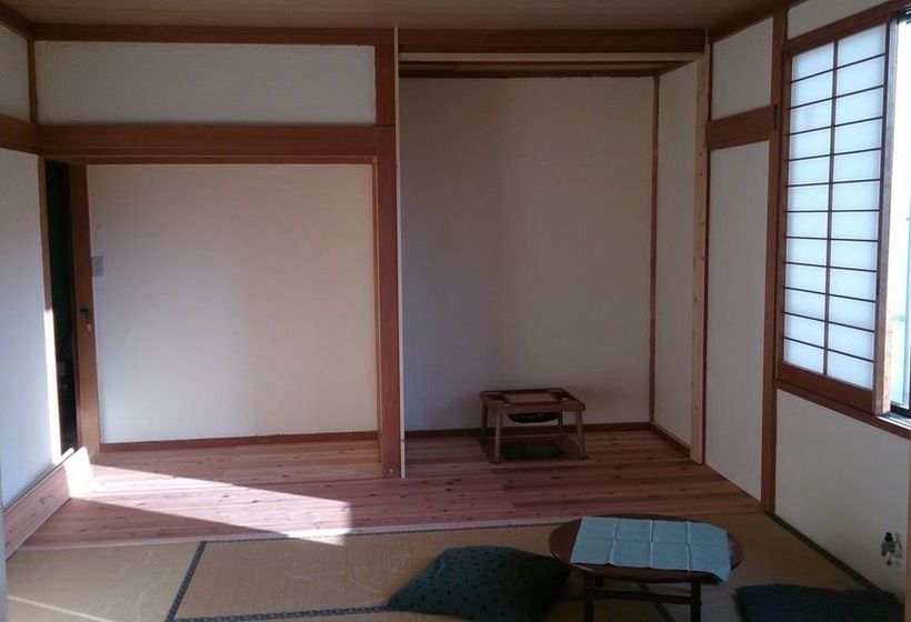 Teishaba Guesthouse & Cafe Hostel