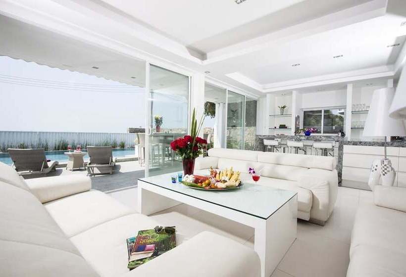 Villa 7th Heaven Beach Front