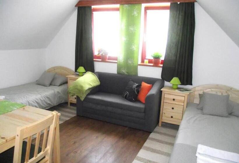 ペンション Dinnyelaposi Vendégház