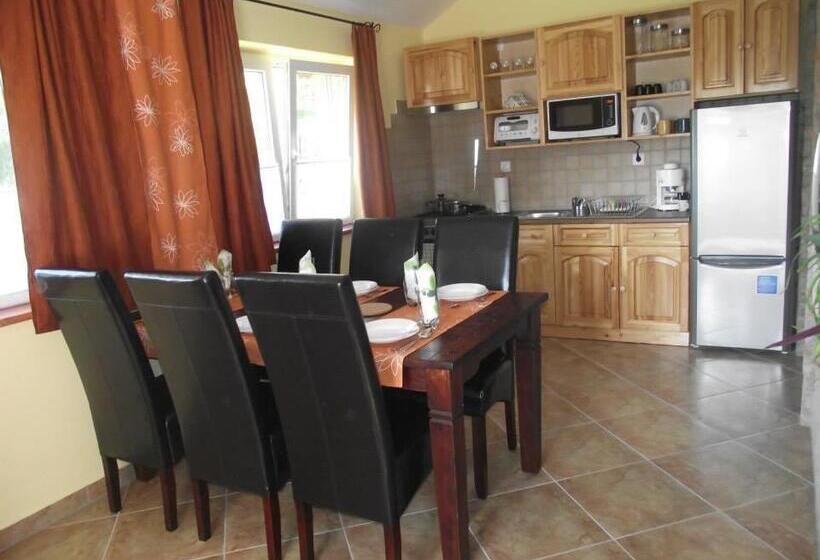 ペンション Dinnyelaposi Vendégház