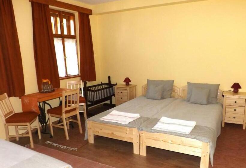 פנסיון Dinnyelaposi Vendégház