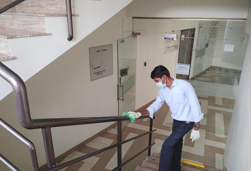 Отель Downtown Business