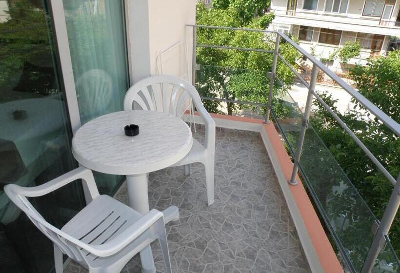 בית מלון כפרי Makao Family