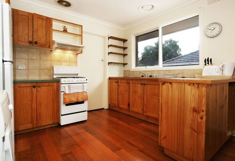 3 43 Thames Holiday Unit