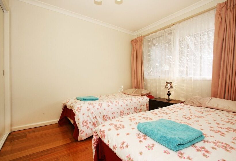 3 43 Thames Holiday Unit