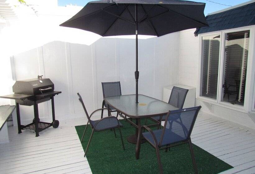 3 Bedroom House On The Beach