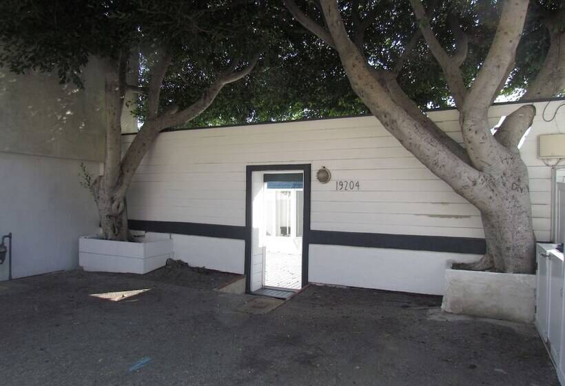 3 Bedroom House On The Beach