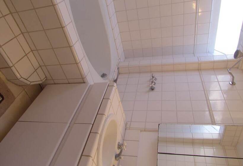 3 Bedroom House On The Beach