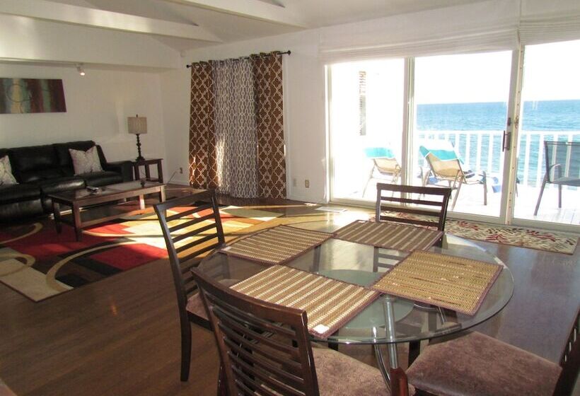 3 Bedroom House On The Beach