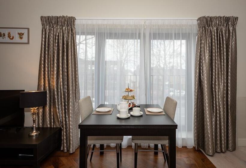 Abbey Apartments Modern Aparthotel For Tourists & Professionals