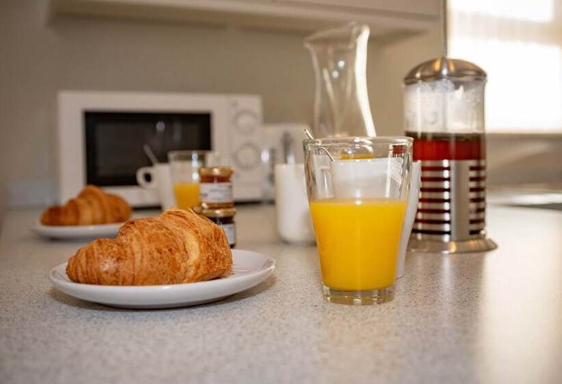 Abbey Apartments Modern Aparthotel For Tourists & Professionals