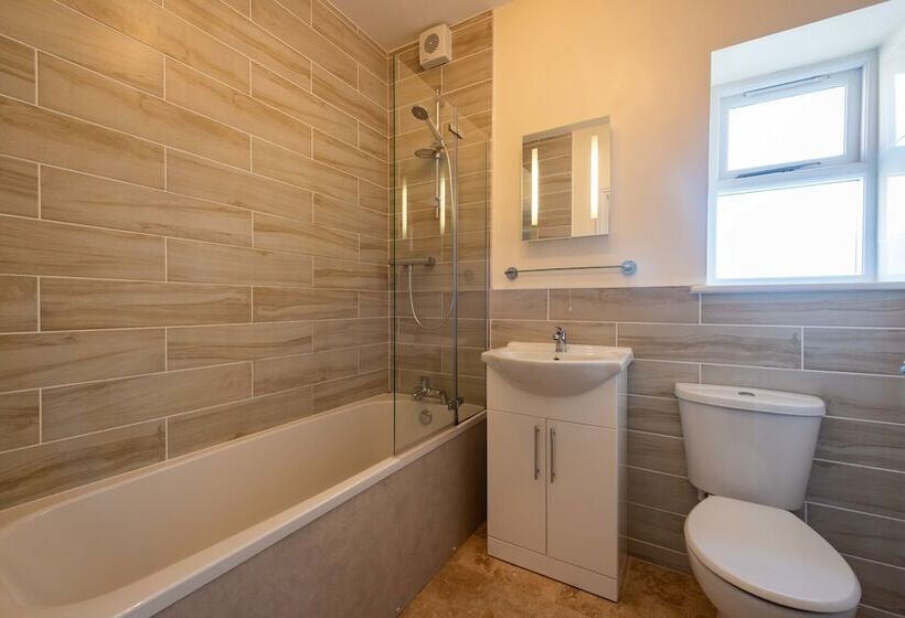 Abbey Apartments Modern Aparthotel For Tourists & Professionals