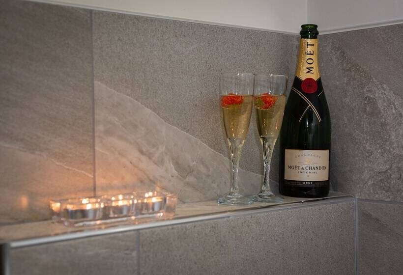 Abbey Apartments Modern Aparthotel For Tourists & Professionals