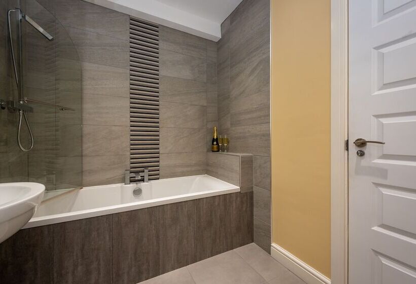 Abbey Apartments Modern Aparthotel For Tourists & Professionals