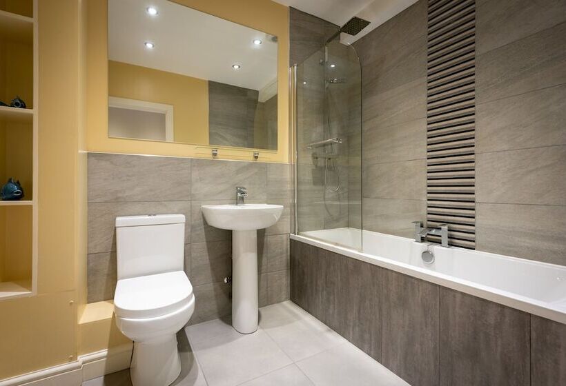 Abbey Apartments Modern Aparthotel For Tourists & Professionals