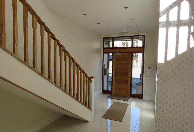 Abbey Apartments Modern Aparthotel For Tourists & Professionals