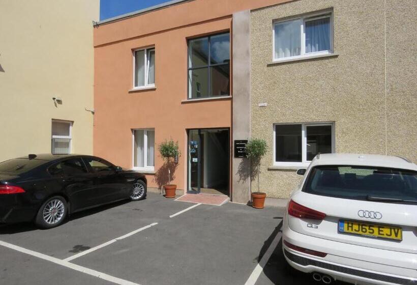 Abbey Apartments Modern Aparthotel For Tourists & Professionals