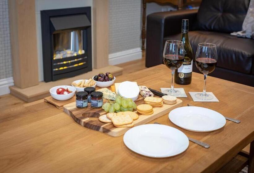 Abbey Apartments Modern Aparthotel For Tourists & Professionals