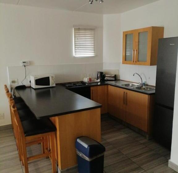 Airport Inn And Suites