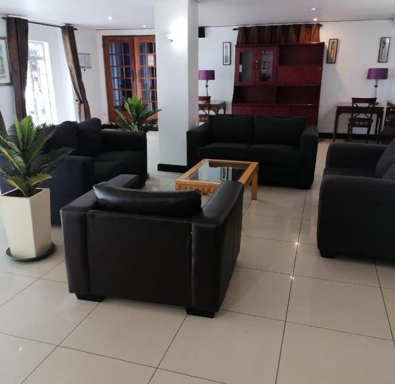 Airport Inn And Suites