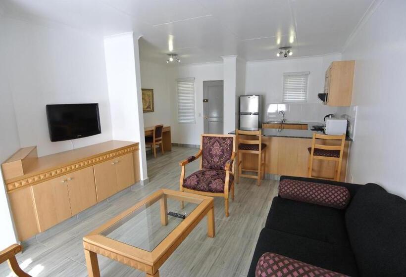 Airport Inn And Suites