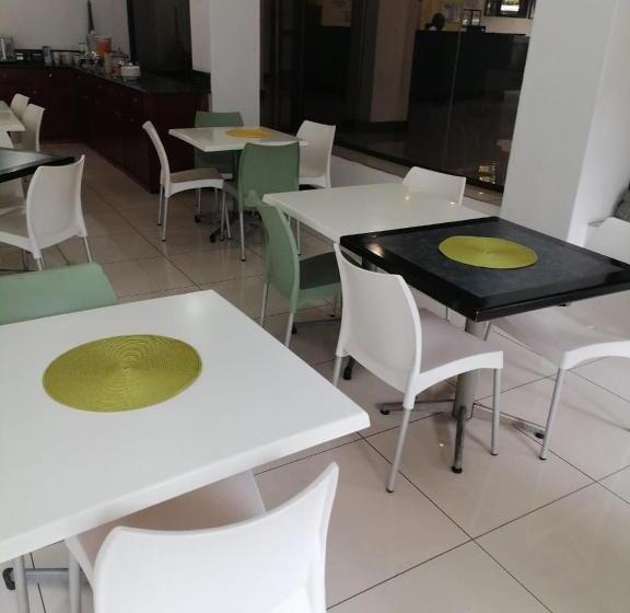 Airport Inn And Suites