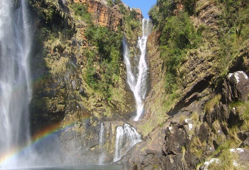 Bed and Breakfast Autumn Breeze Manor Guest House