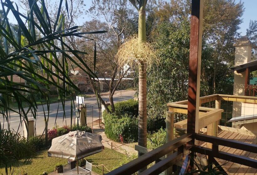 Bed and Breakfast Autumn Breeze Manor Guest House