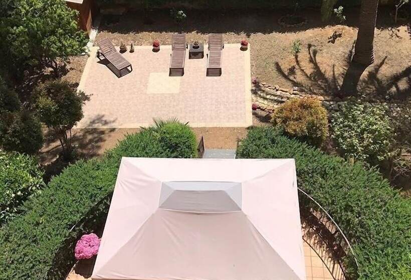 تختخواب و صبحانه Villa Pirandello