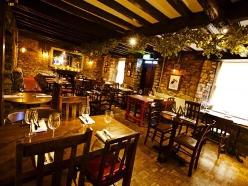 여관 Woodstock Arms