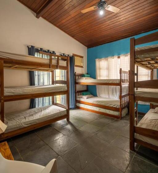 Hostel Papagaio